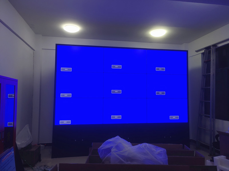 健身工作室投影仪的健身动作标准投影示范与训练计划展示