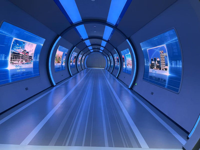 科技馆互动展厅投影仪的科学原理模拟影像投影与动手实验引导