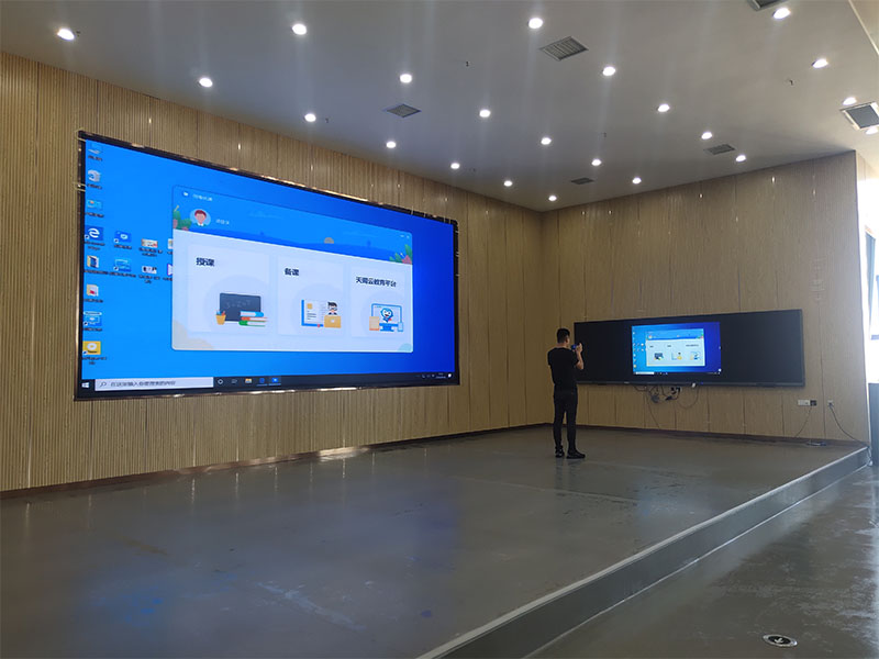 中学物理课堂投影仪的力学实验模拟图表投影与公式推导讲解